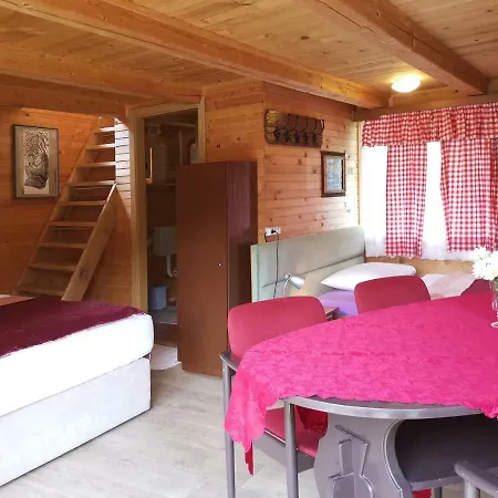 Semesterbostad Holiday House Maj *