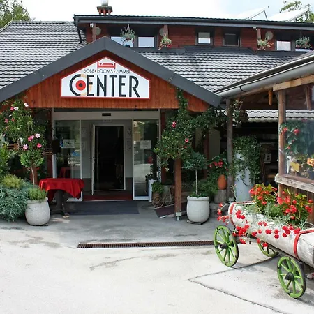 Semesterbostad Holiday House Maj