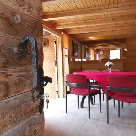 Semesterbostad Holiday House Maj *